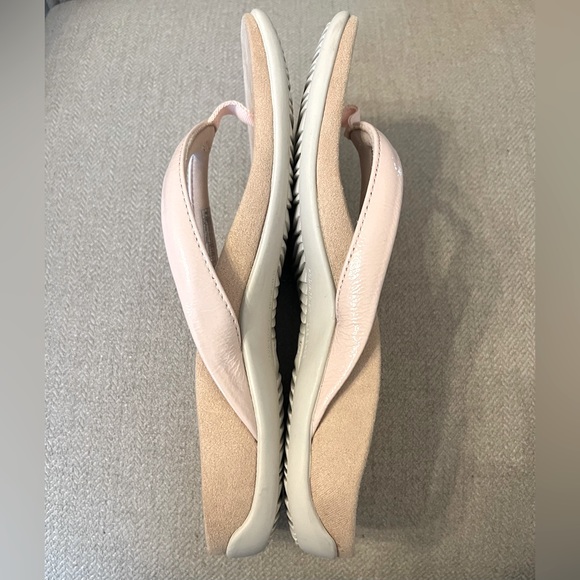 🩴 Vionic Dillon Pink Patent Flip Flops 🩴 - Picture 2 of 10